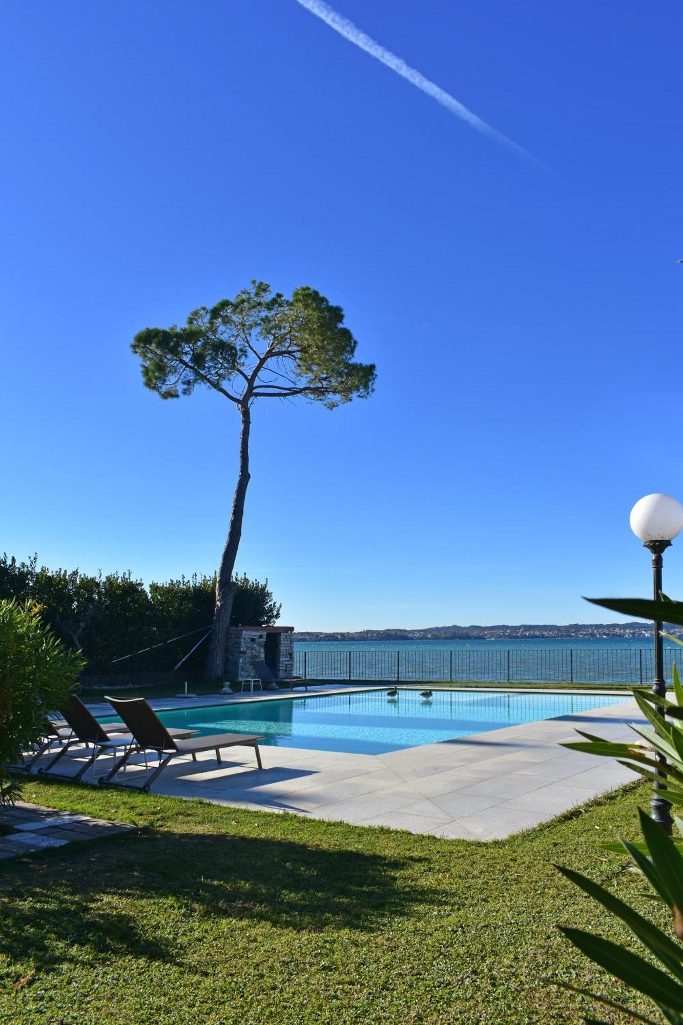 Villa Pioppi Hotel Sirmione Exterior photo